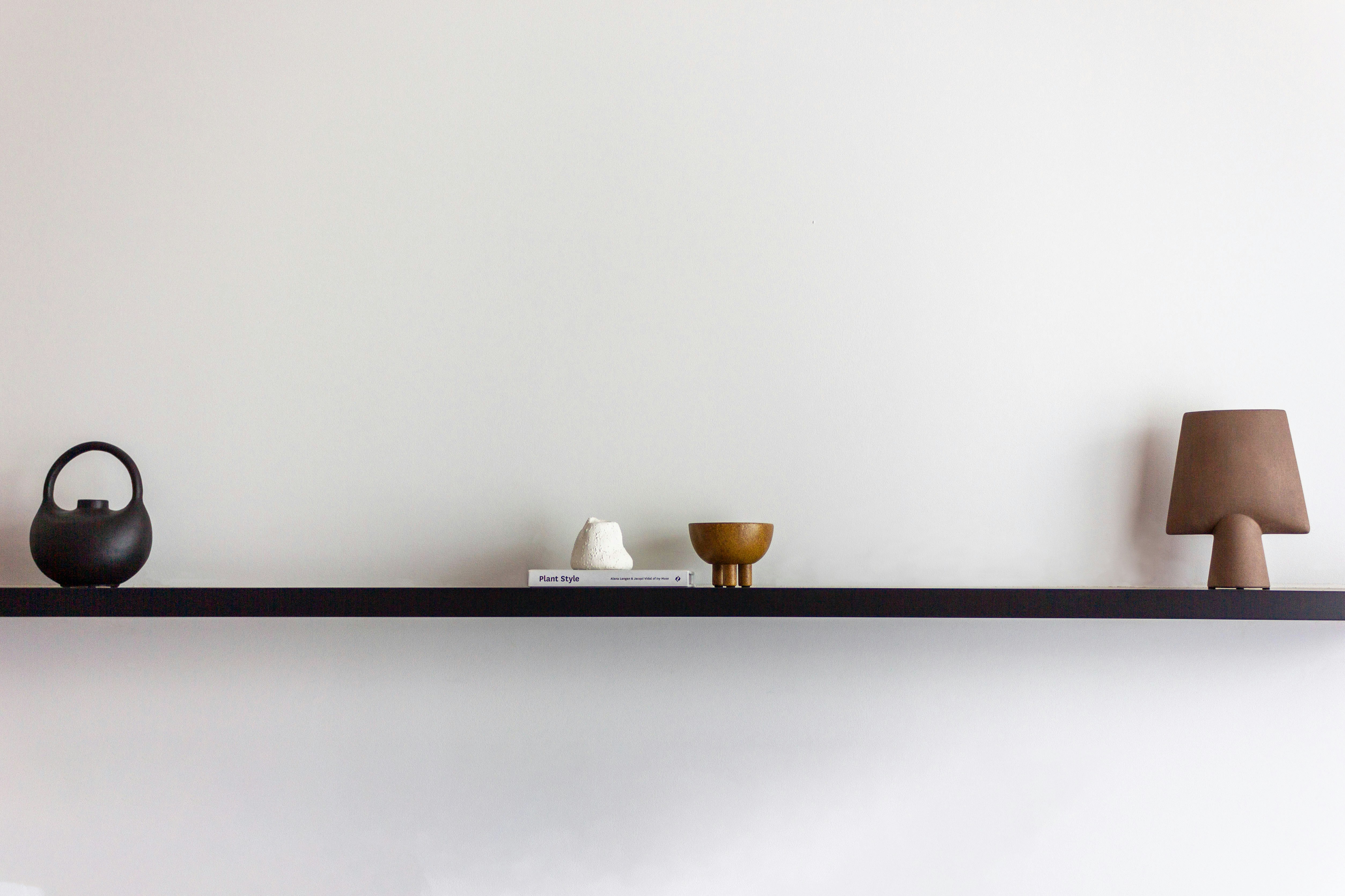 Floating shelves in oak with concealed brackets